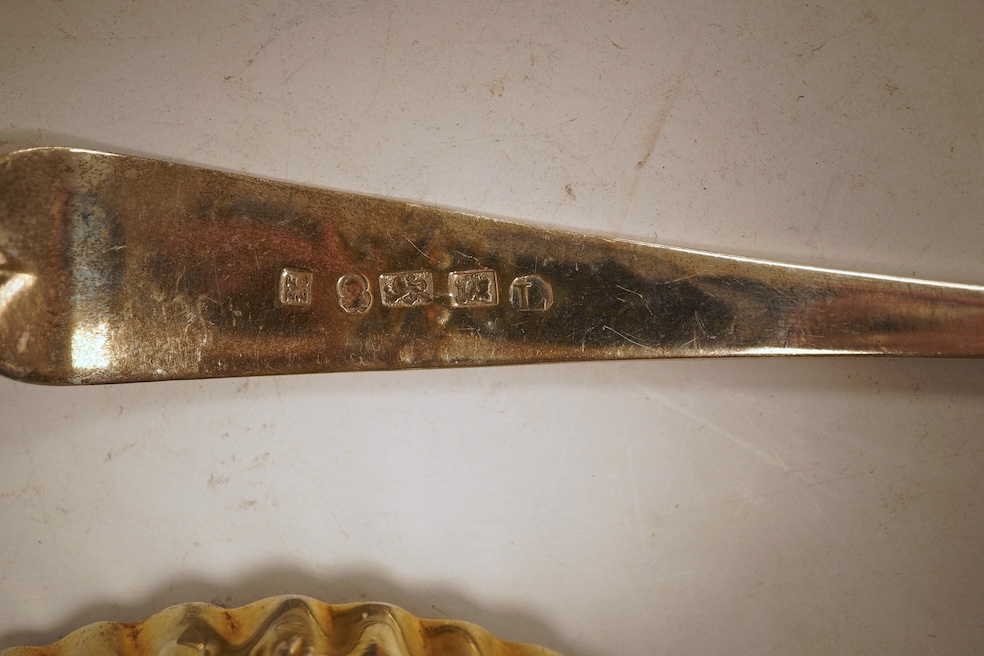 Three George III silver berry spoons, comprising a teaspoon and two Old English pattern tablespoons, one by Parsons & Goss, Exeter, 1807, 22.8cm, 4.2oz.